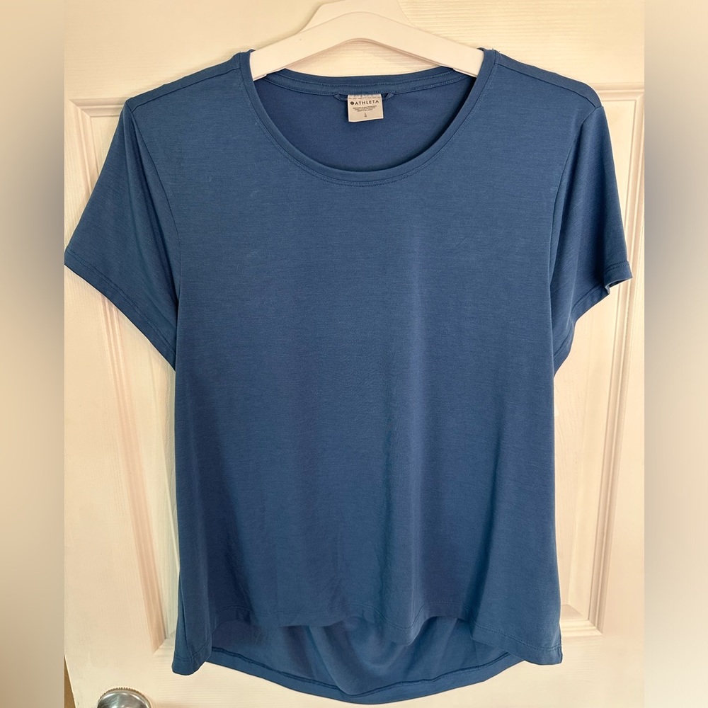 Athleta Air Out Cinch Tee Blue Active Top. Size Large Washable mark from hanger